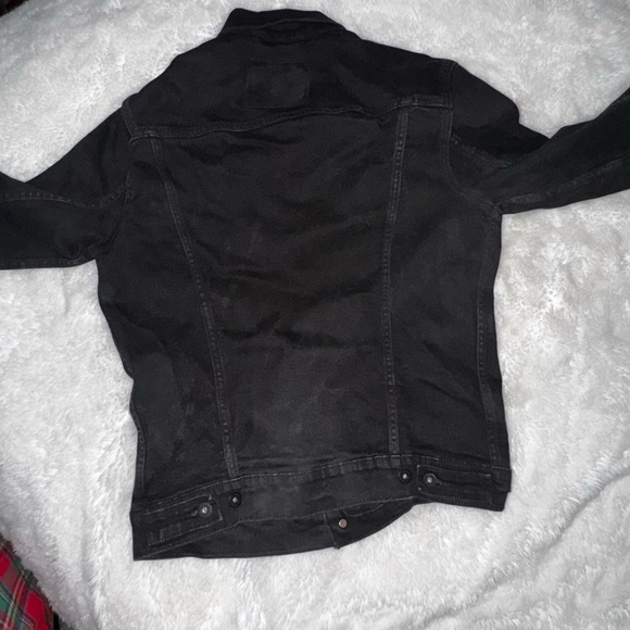 Black Levi’s Jean Jacket - Picture 3 of 3